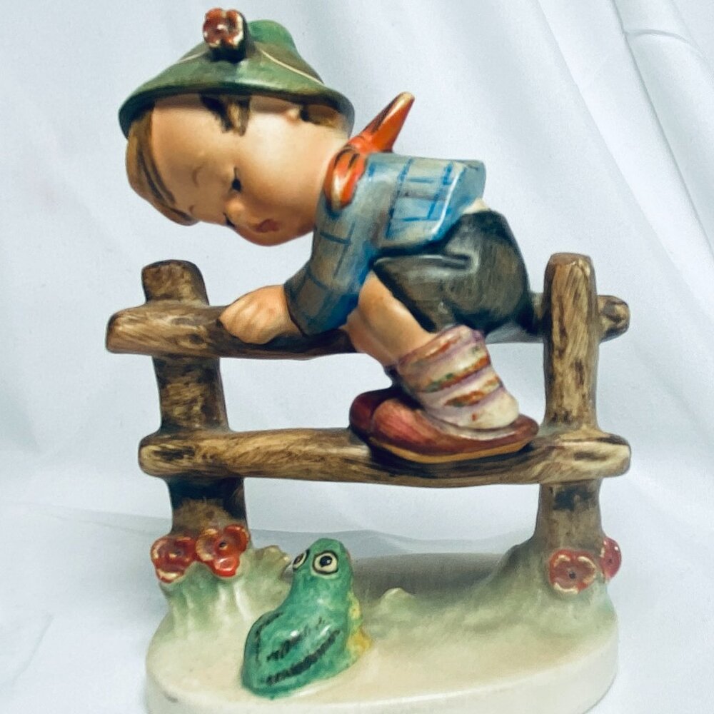 VNTG Goebel Hummel "Retreat To Safety" TMK-3, 201/2/0, W.Germany Figurine 4" EUC